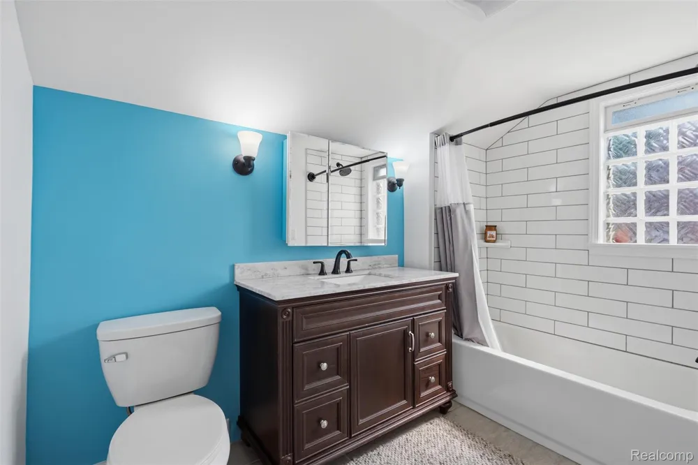 107 2nd Street Fenton City, MI 48430