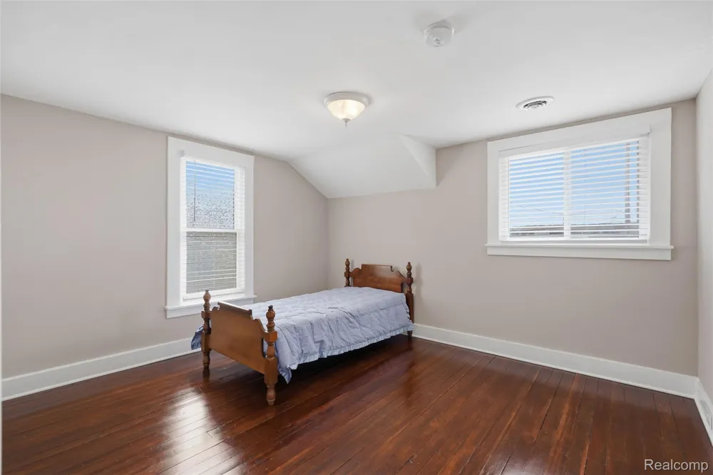 107 2nd Street Fenton City, MI 48430