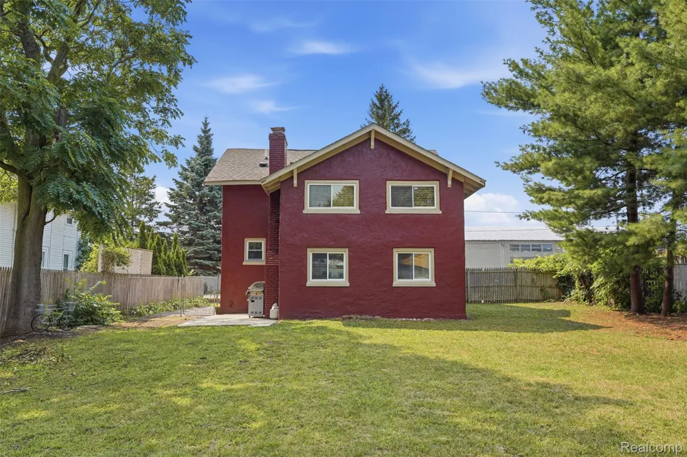 107 2nd Street Fenton City, MI 48430