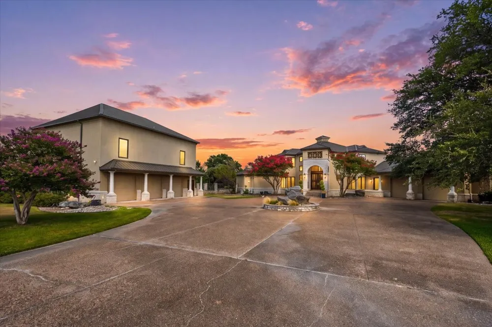 200 Falcon Ridge Aledo, TX 76008
