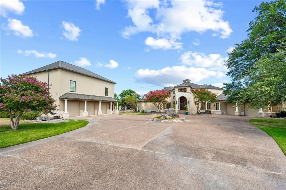 200 Falcon Ridge Aledo, TX 76008