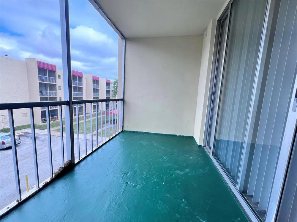 1196 NW 40th Avenue #88-311 Lauderhill, FL 33313