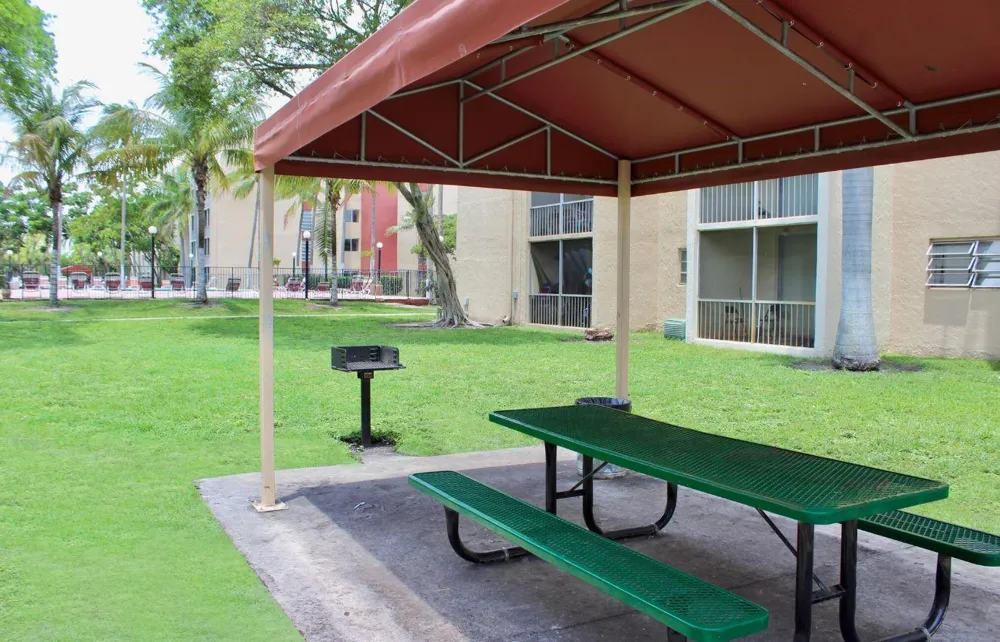 1196 NW 40th Avenue #88-311 Lauderhill, FL 33313