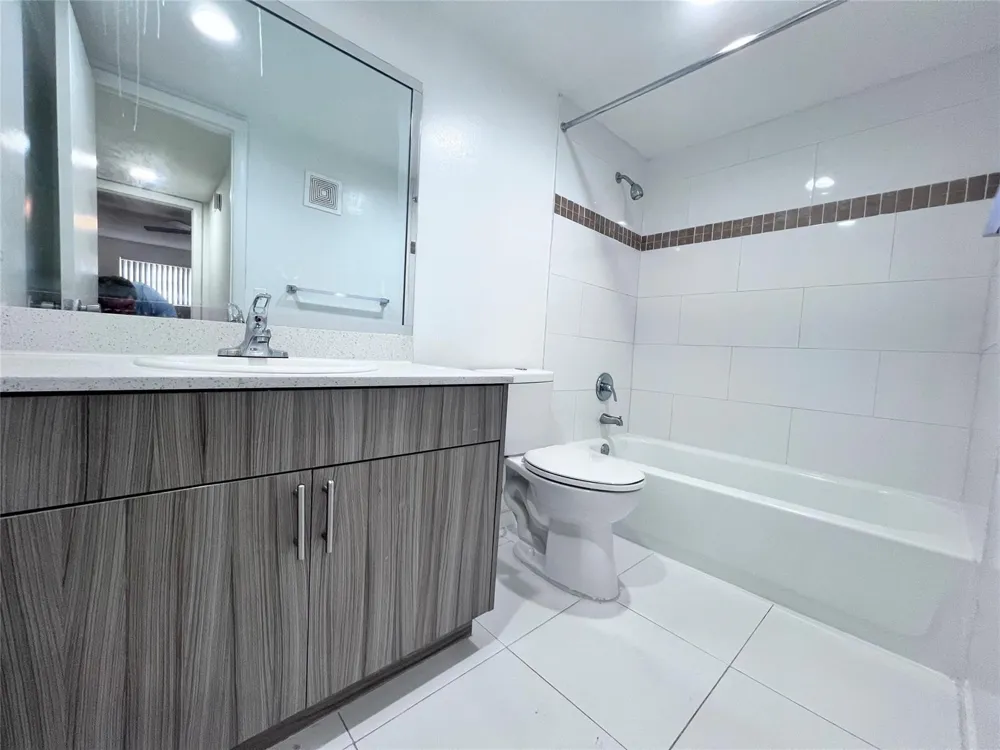 1196 NW 40th Avenue #88-311 Lauderhill, FL 33313