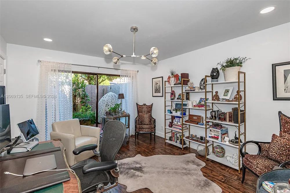 806 Saint Andrews Rd #13 Hollywood, FL 33021