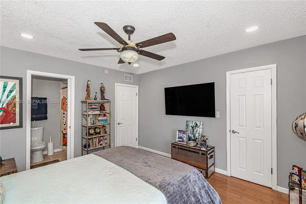 806 Saint Andrews Rd #13 Hollywood, FL 33021