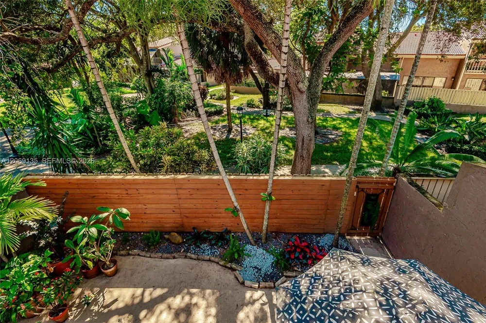 806 Saint Andrews Rd #13 Hollywood, FL 33021