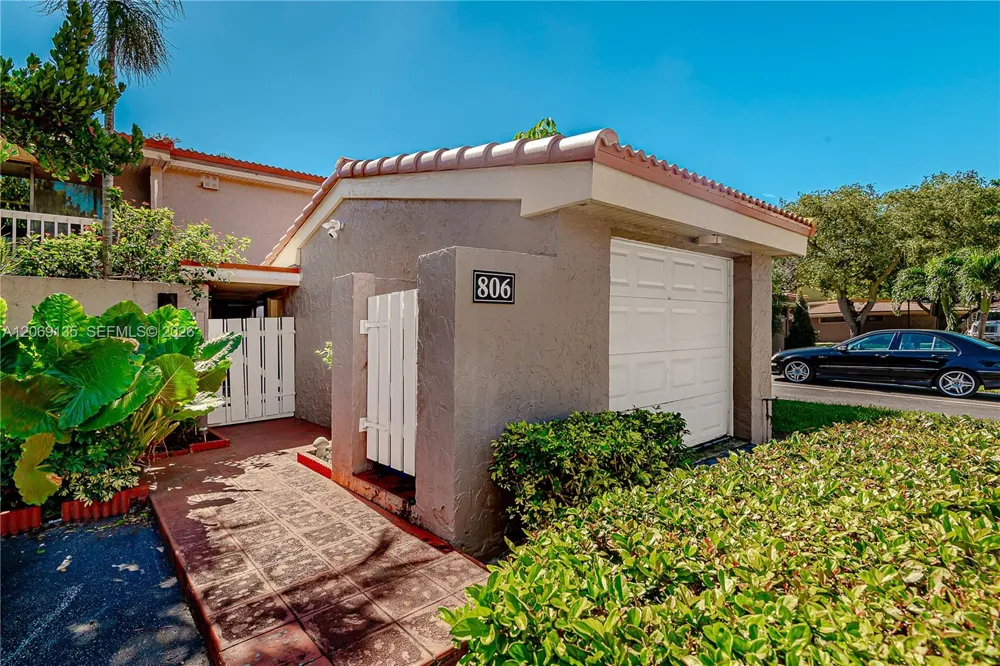 806 Saint Andrews Rd #13 Hollywood, FL 33021