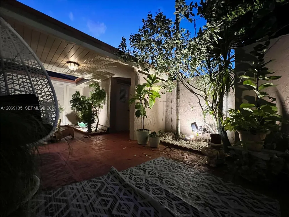 806 Saint Andrews Rd #13 Hollywood, FL 33021
