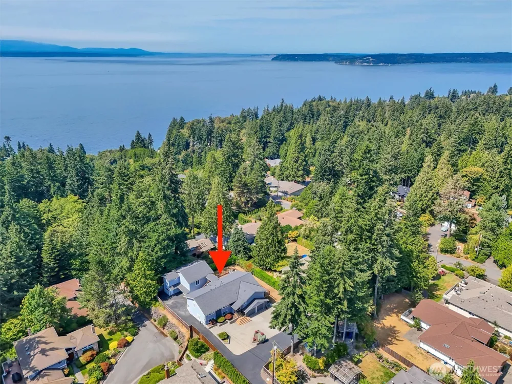 16038 68th Avenue W Edmonds, WA 98026
