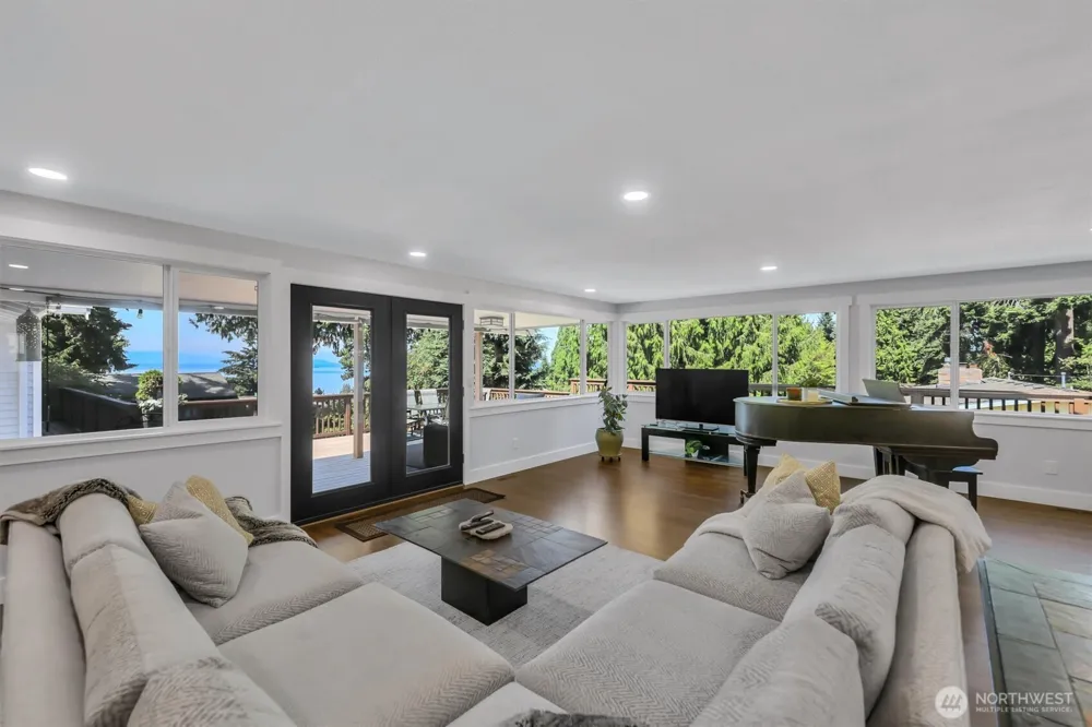 16038 68th Avenue W Edmonds, WA 98026