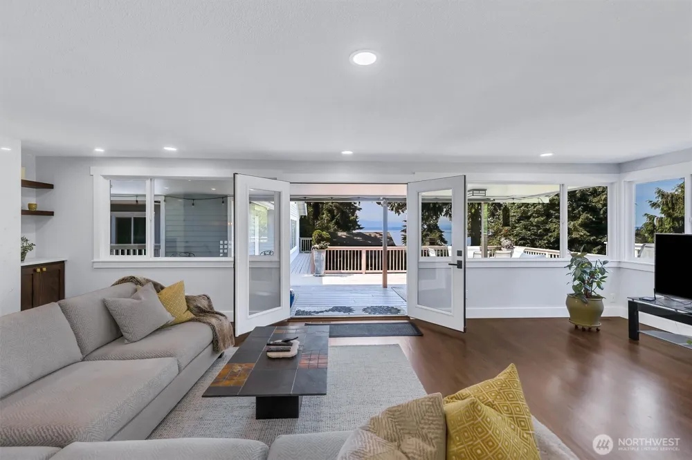 16038 68th Avenue W Edmonds, WA 98026