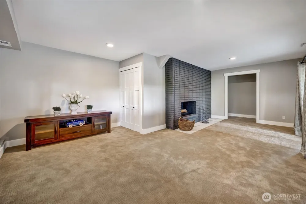 16038 68th Avenue W Edmonds, WA 98026