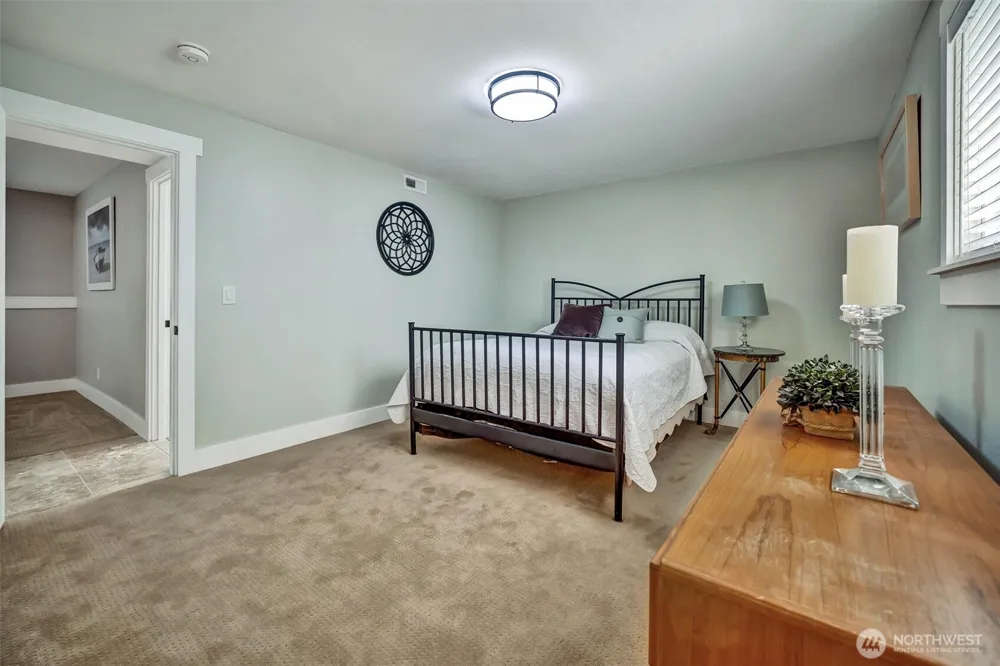 16038 68th Avenue W Edmonds, WA 98026