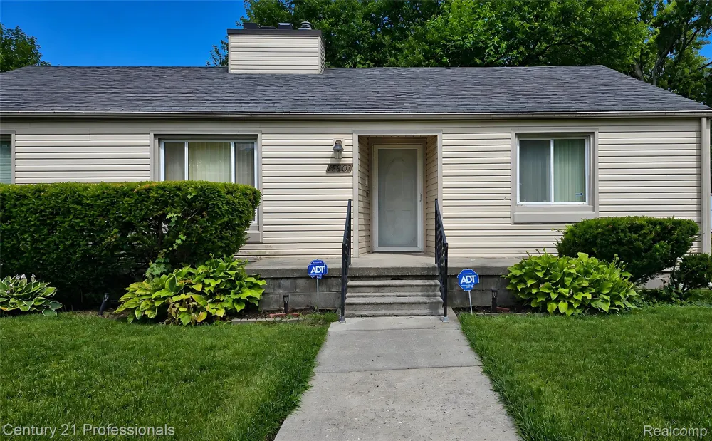 18407 Garfield Redford Charter Township, MI 48240