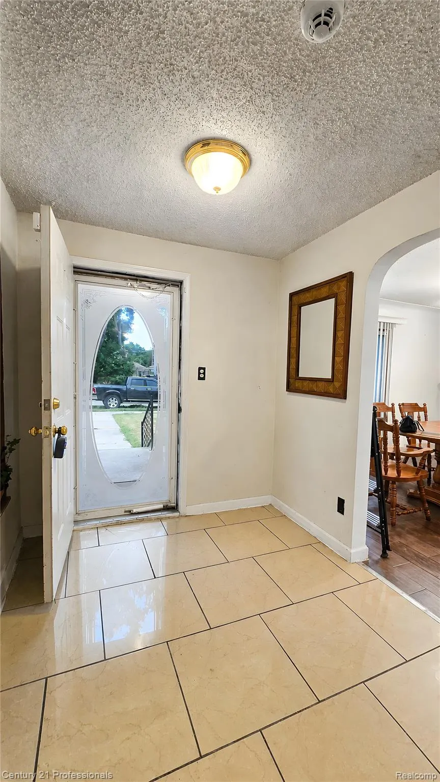 18407 Garfield Redford Charter Township, MI 48240