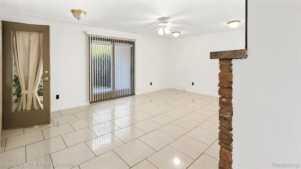 18407 Garfield Redford Charter Township, MI 48240