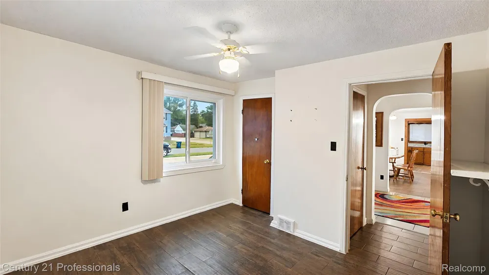 18407 Garfield Redford Charter Township, MI 48240
