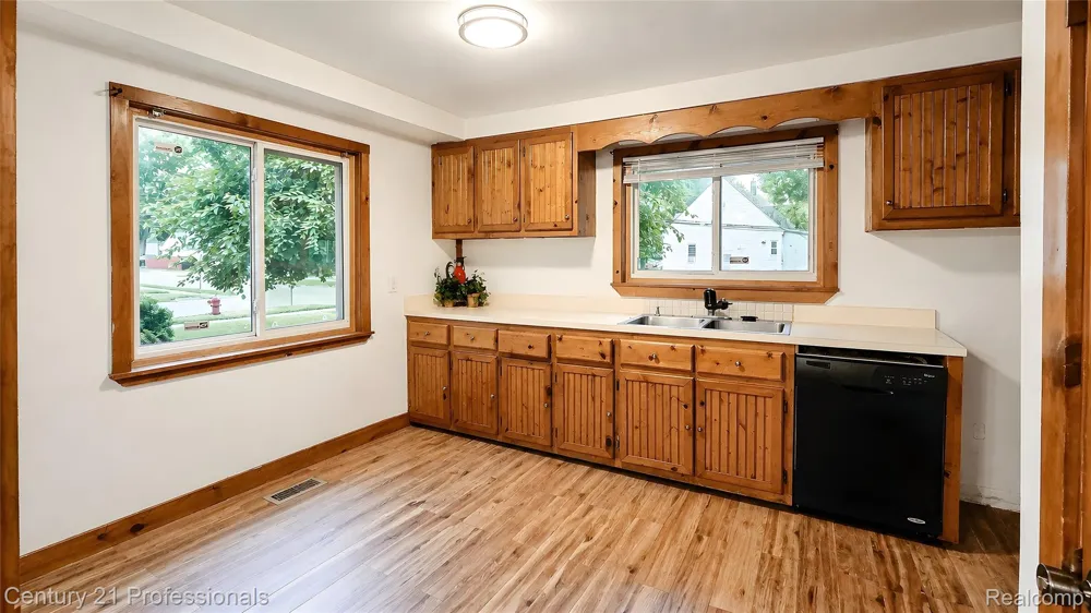 18407 Garfield Redford Charter Township, MI 48240