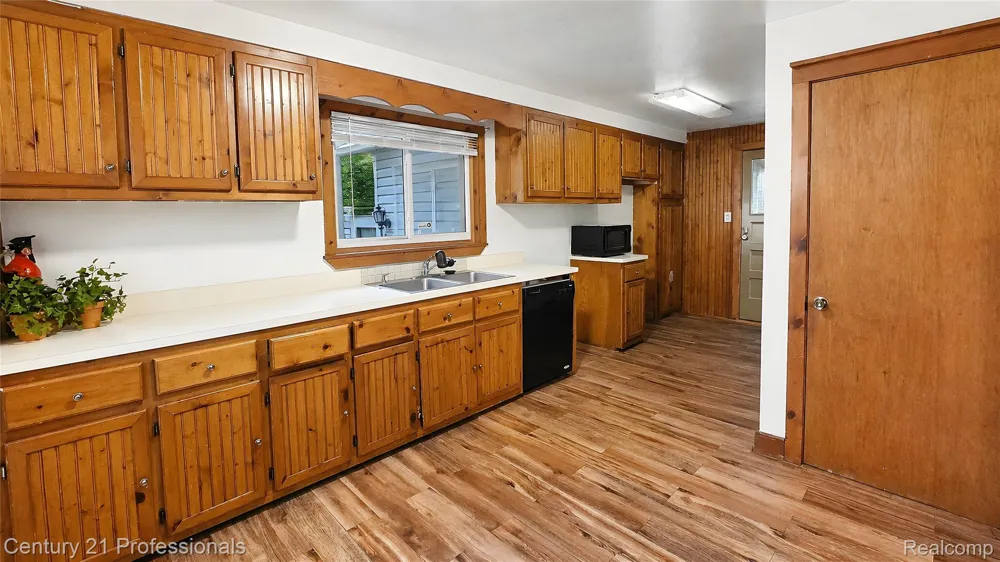 18407 Garfield Redford Charter Township, MI 48240