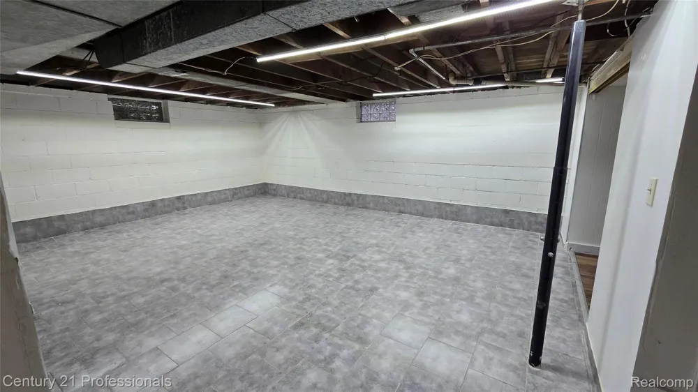 18407 Garfield Redford Charter Township, MI 48240