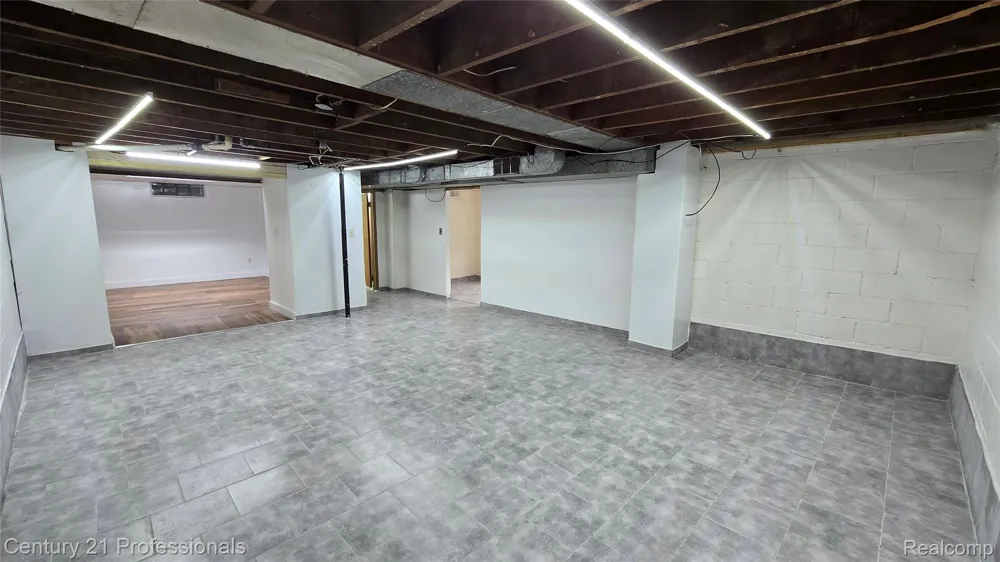 18407 Garfield Redford Charter Township, MI 48240