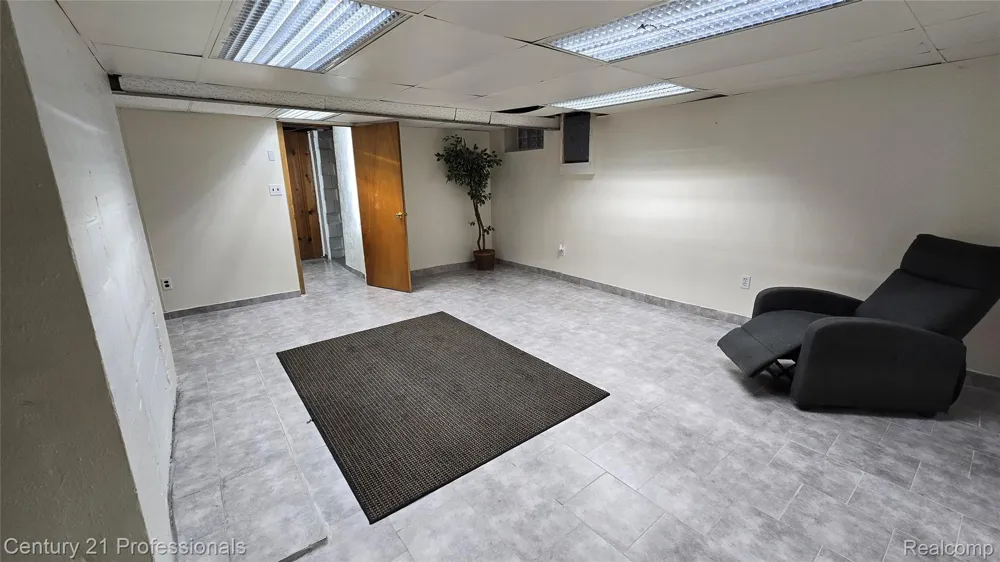 18407 Garfield Redford Charter Township, MI 48240