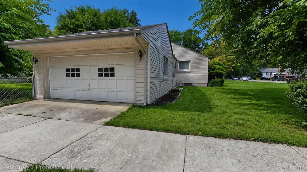 18407 Garfield Redford Charter Township, MI 48240