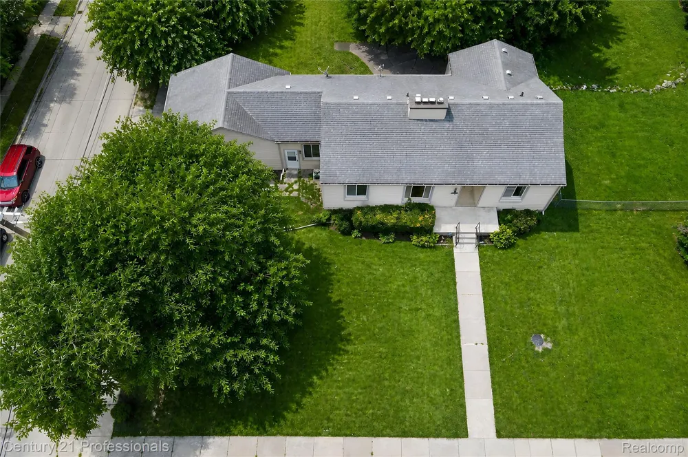 18407 Garfield Redford Charter Township, MI 48240