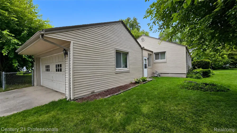 18407 Garfield Redford Charter Township, MI 48240