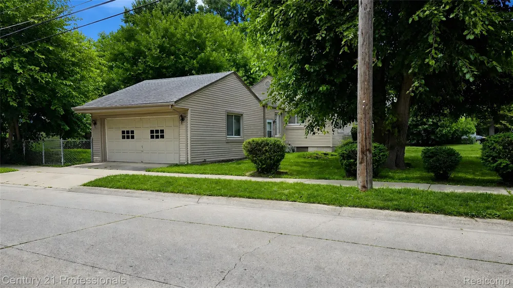 18407 Garfield Redford Charter Township, MI 48240