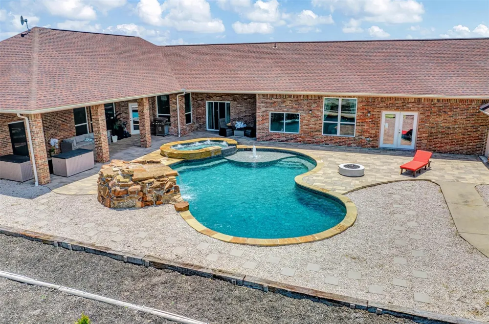 1627 Fm 547 Farmersville, TX 75442