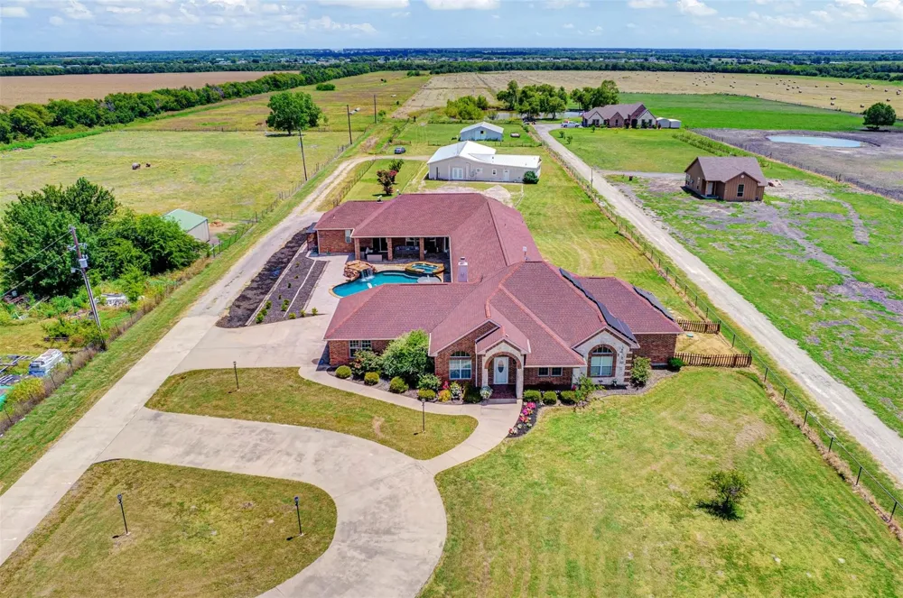 1627 Fm 547 Farmersville, TX 75442