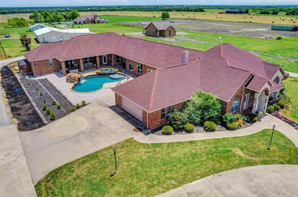 1627 Fm 547 Farmersville, TX 75442