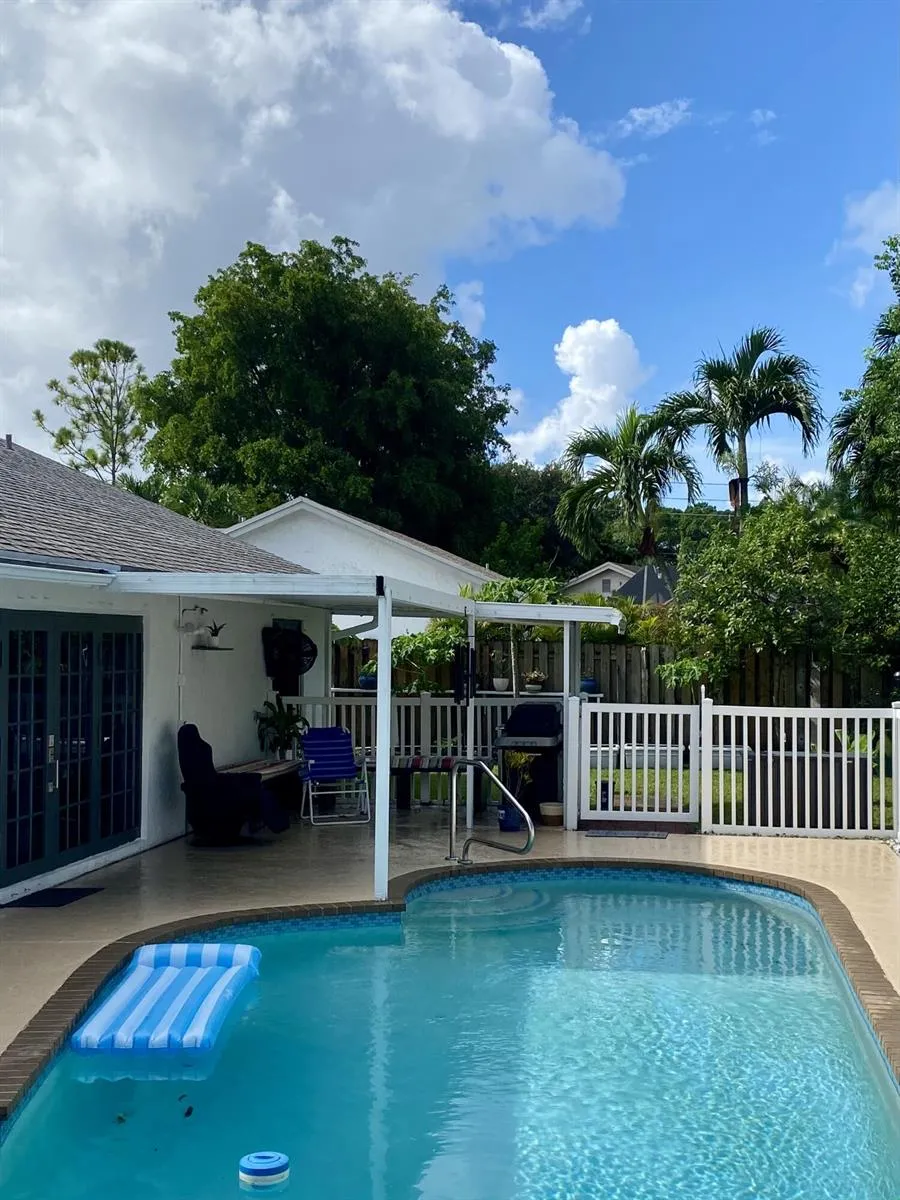 19131 Fairlawn Way Boca Raton, FL 33434