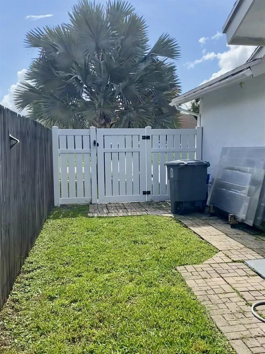 19131 Fairlawn Way Boca Raton, FL 33434