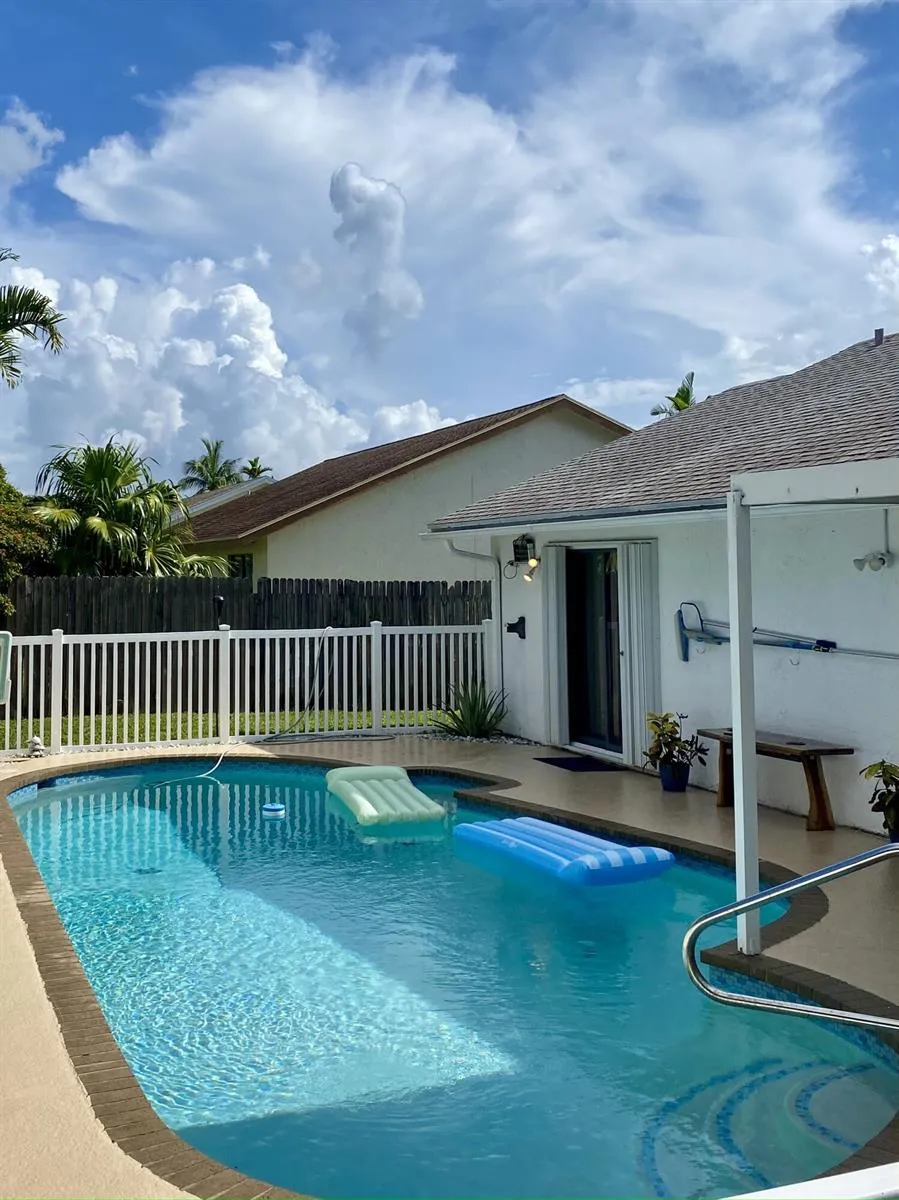 19131 Fairlawn Way Boca Raton, FL 33434