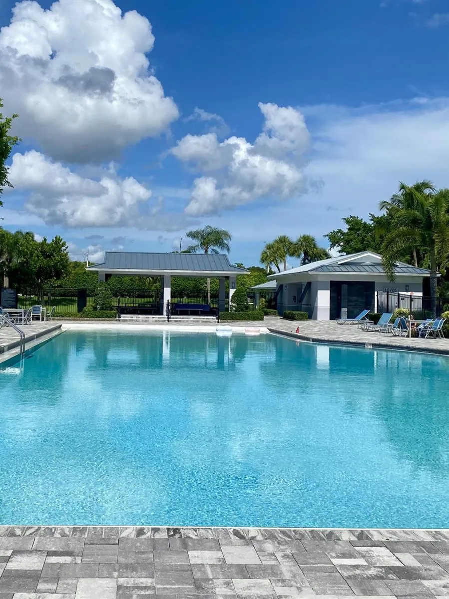 19131 Fairlawn Way Boca Raton, FL 33434