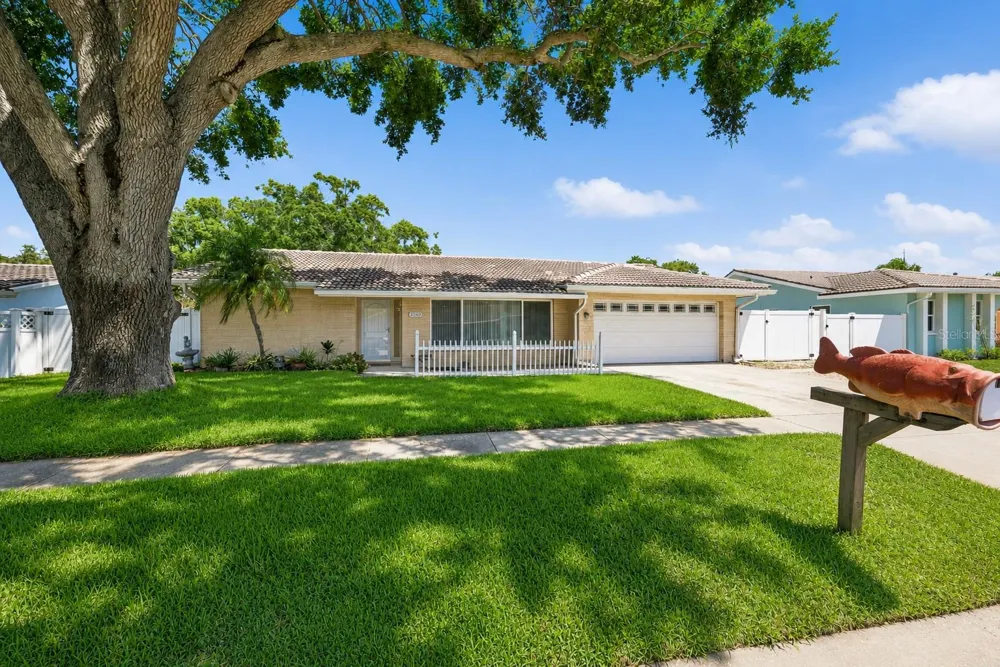 2069 KINGFISHER DRIVE Palm Harbor, FL 34683