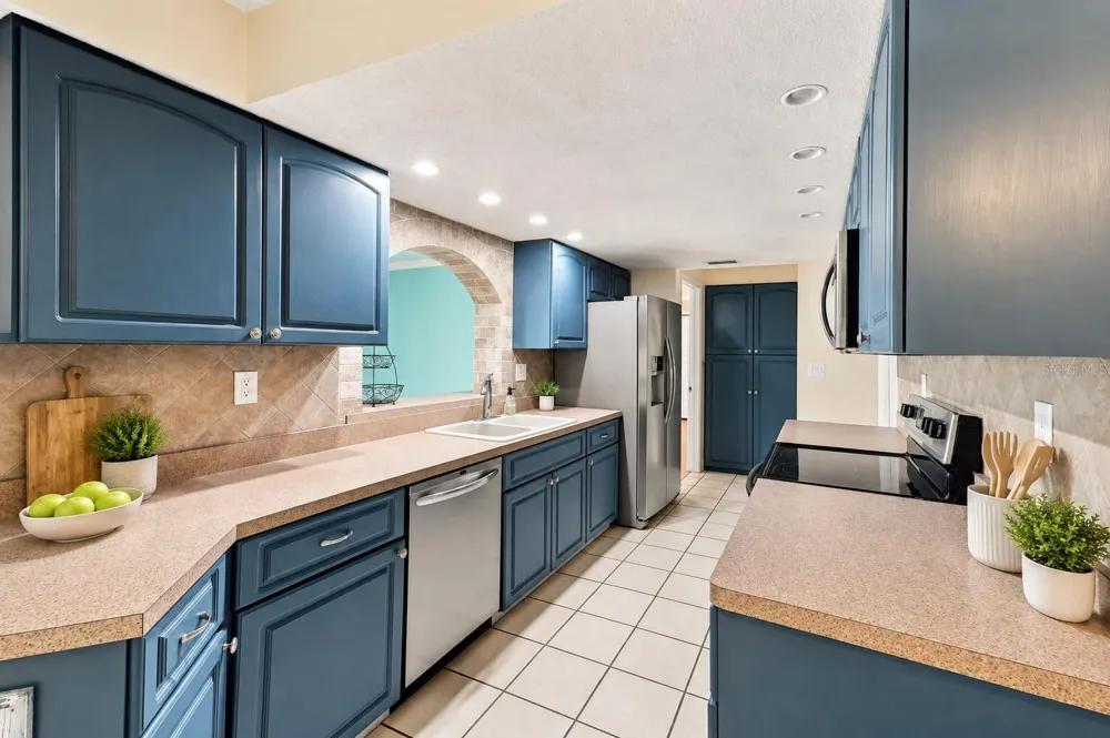 2069 KINGFISHER DRIVE Palm Harbor, FL 34683