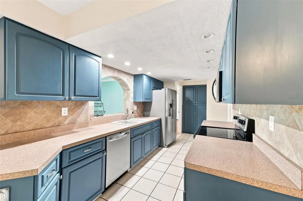 2069 KINGFISHER DRIVE Palm Harbor, FL 34683