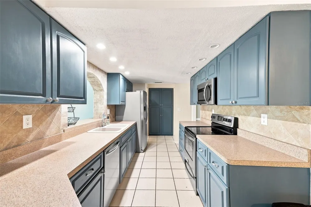 2069 KINGFISHER DRIVE Palm Harbor, FL 34683