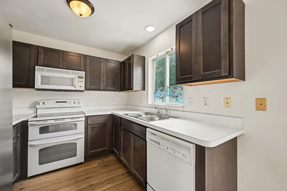 8433 Barrington Drive Ypsilanti, MI 48198
