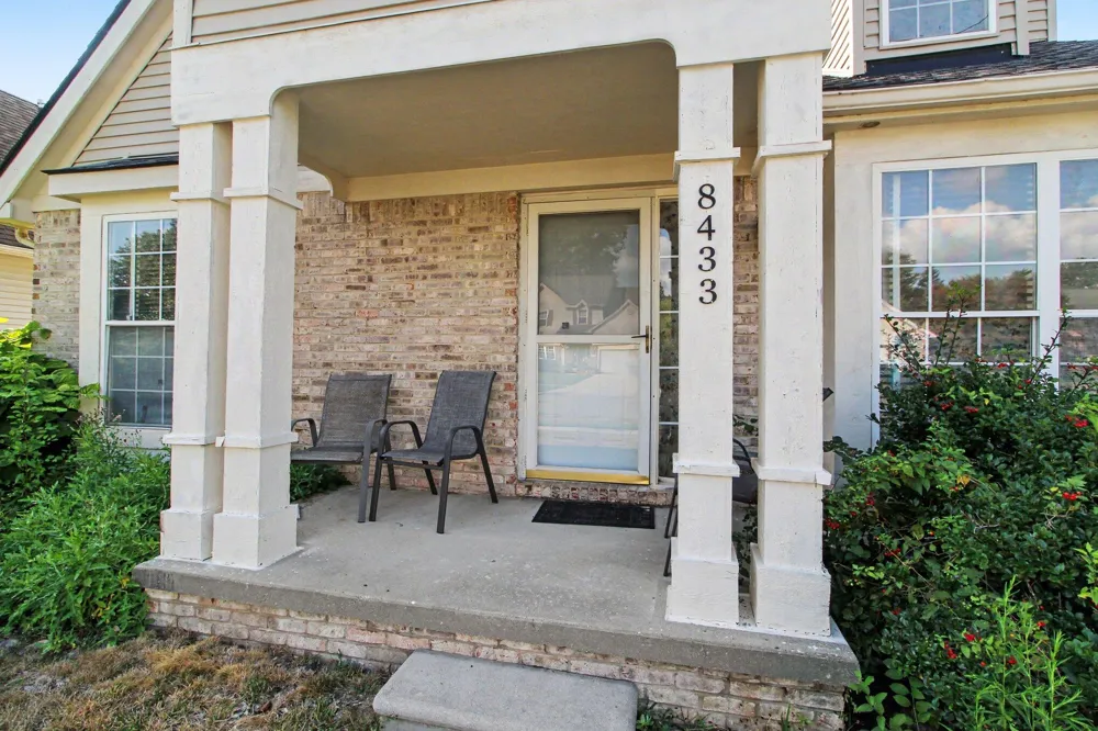 8433 Barrington Drive Ypsilanti, MI 48198