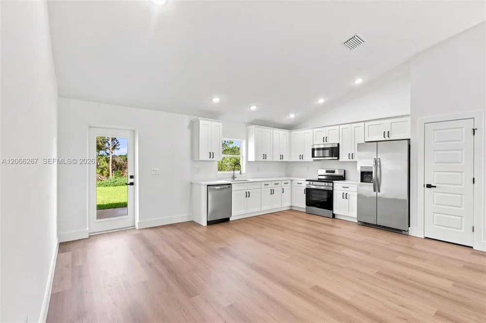 6898 Dickinson Drive Sebring, FL 33872
