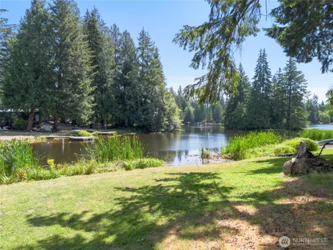 550 E Lakeshore Drive W