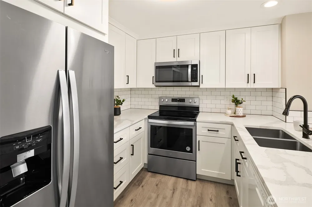 206 Mountain Park Boulevard SW #D203 Issaquah, WA 98027