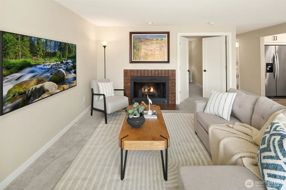206 Mountain Park Boulevard SW #D203 Issaquah, WA 98027