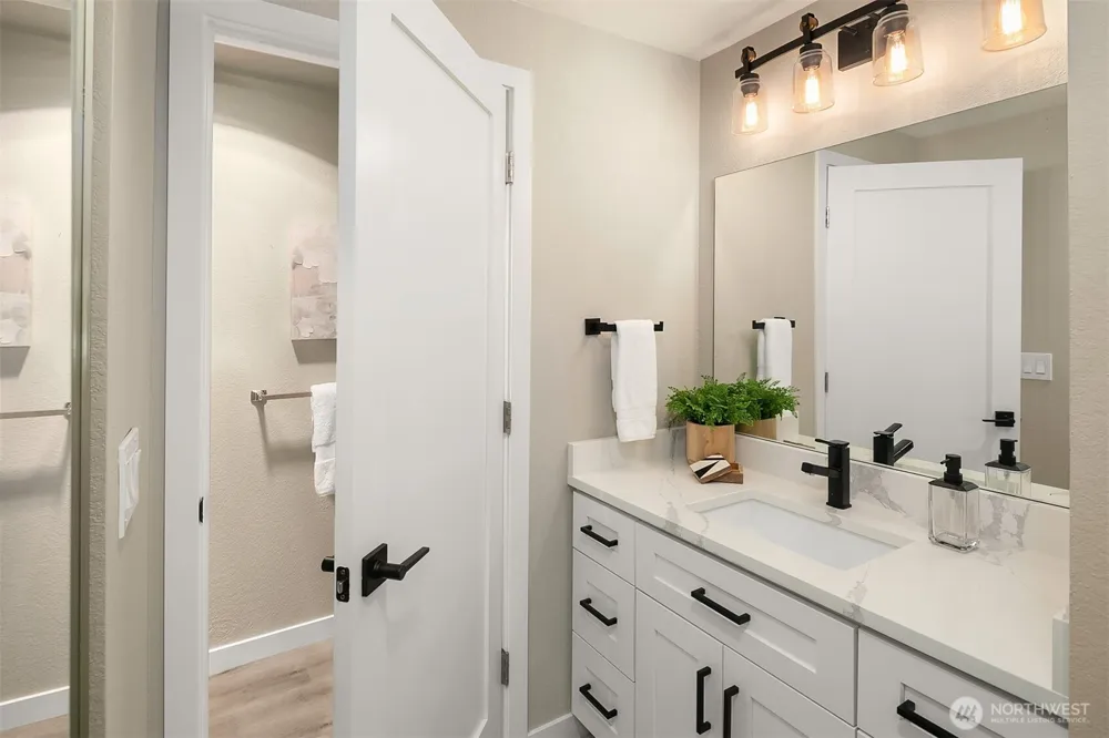 206 Mountain Park Boulevard SW #D203 Issaquah, WA 98027