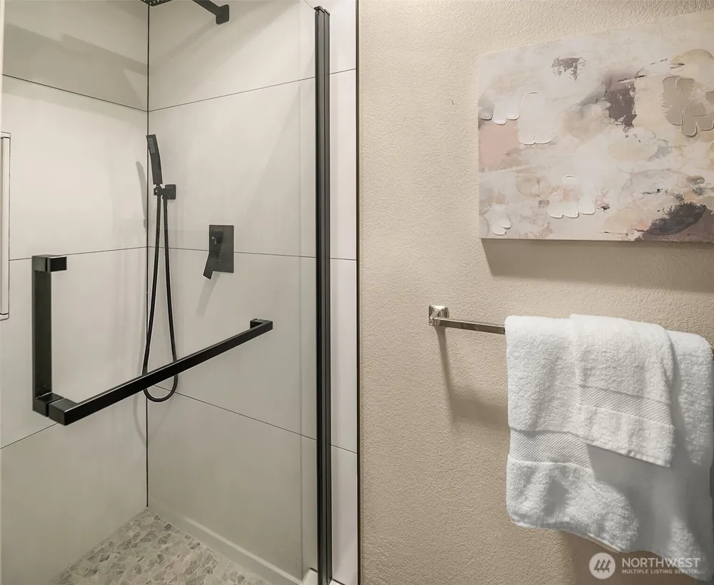206 Mountain Park Boulevard SW #D203 Issaquah, WA 98027